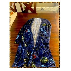 Long soft blue cardigan with special print.